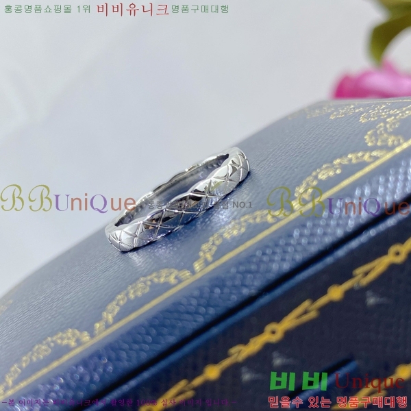   ũ / C668211 (2)