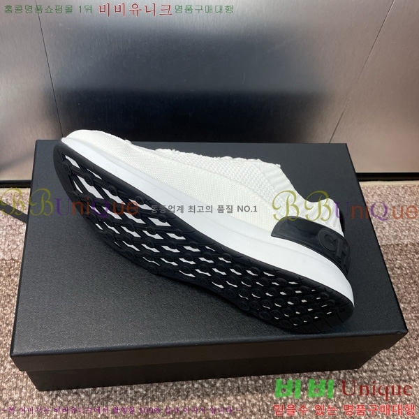 * Ŀ 32D866576-3
