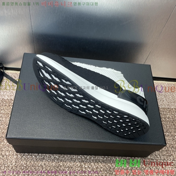 * Ŀ 32D866576-5