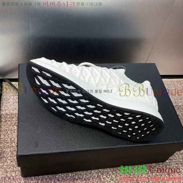 * Ŀ 30D866587-1