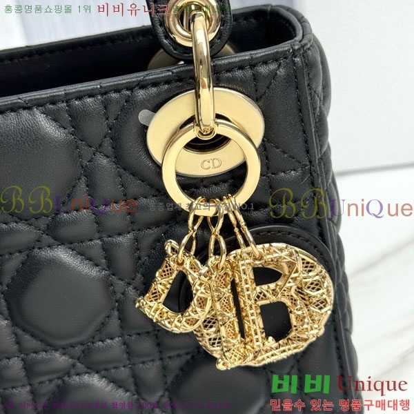 # Lady Dior ̴ ̵ M0505-1002